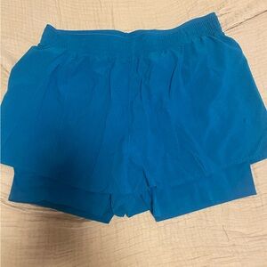 Mountain Hardware lined shorts great for hiking!